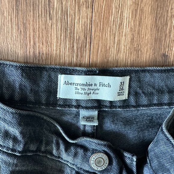 Abercrombie Curve Love Ultra High Rise 90s Straight Jean - Picture 3 of 4